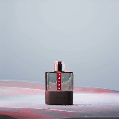 Prada Luna Rossa Carbon Eau de Toilette 150ml FEELUNIQUE